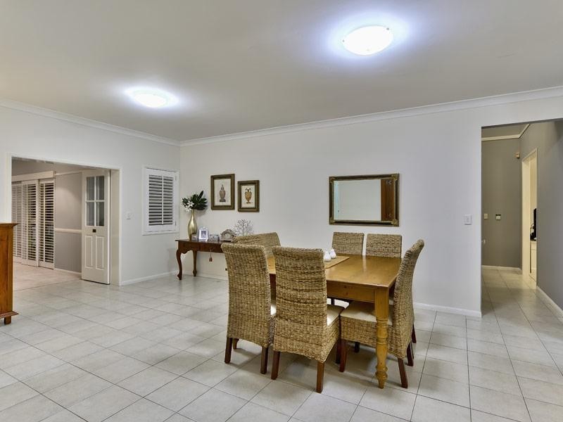 9 Hatherton Crescent, Carindale QLD 4152