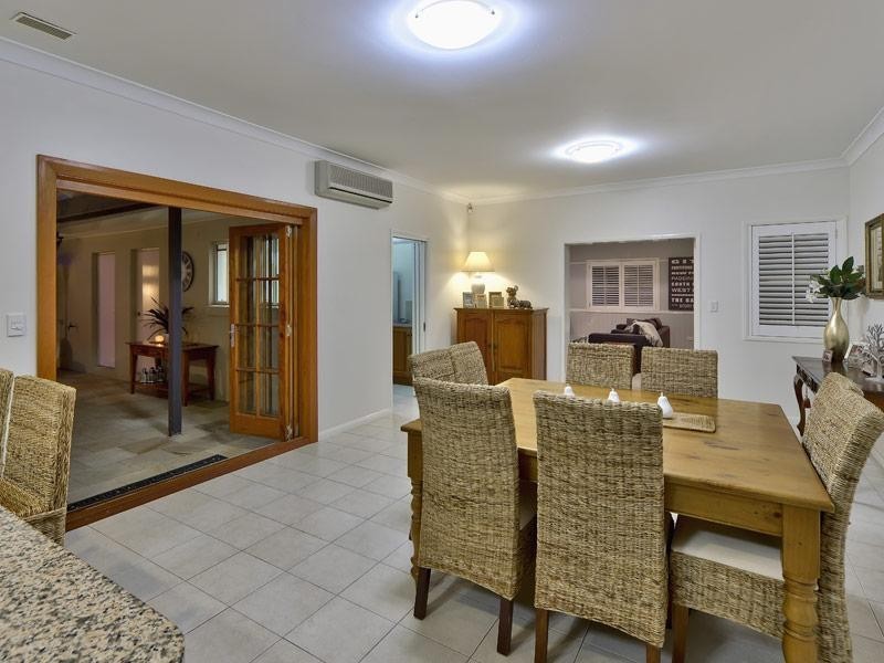 9 Hatherton Crescent, Carindale QLD 4152