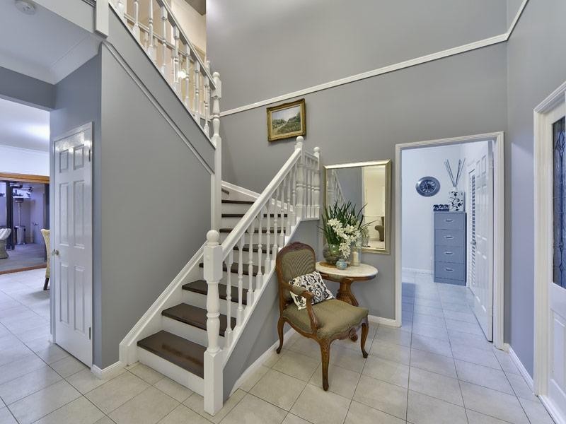 9 Hatherton Crescent, Carindale QLD 4152