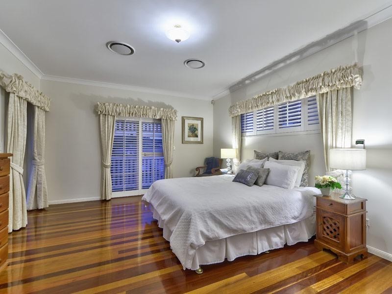 9 Hatherton Crescent, Carindale QLD 4152