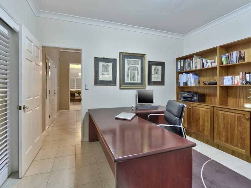 9 Hatherton Crescent, Carindale QLD 4152