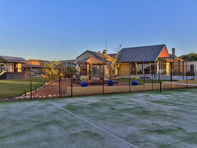 8 Lauren Place, Chandler QLD 4155