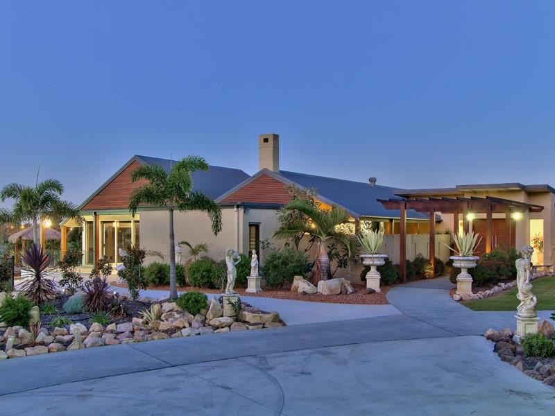 8 Lauren Place, Chandler QLD 4155