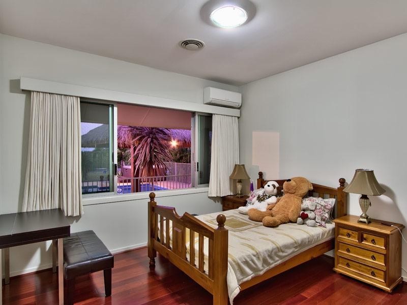 8 Lauren Place, Chandler QLD 4155