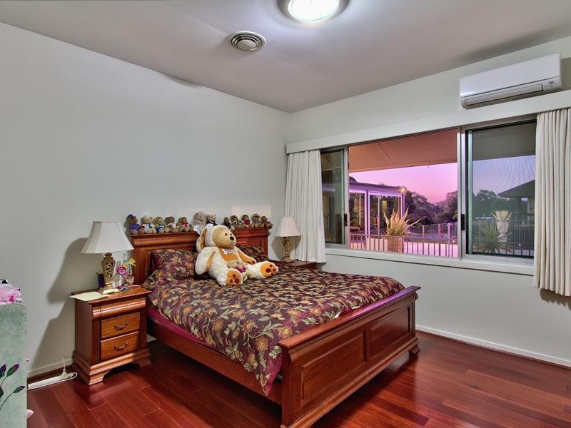 8 Lauren Place, Chandler QLD 4155