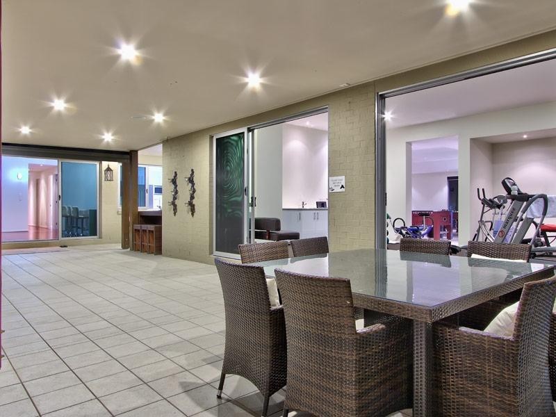 8 Lauren Place, Chandler QLD 4155