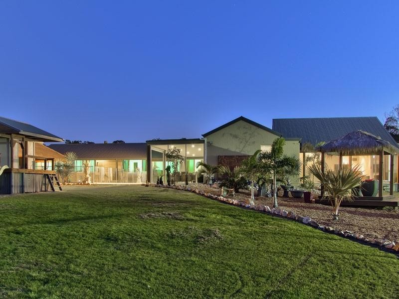 8 Lauren Place, Chandler QLD 4155