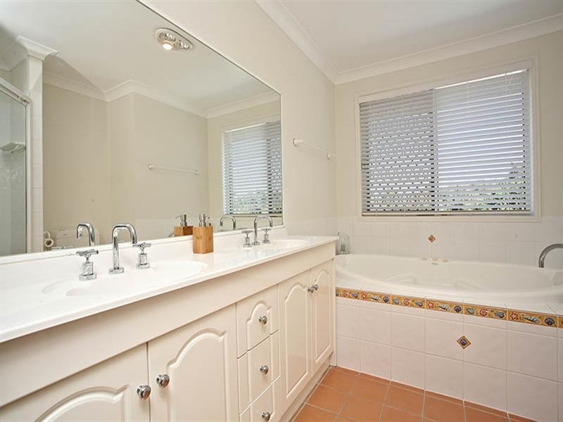 26 Oak Place, Mackenzie QLD 4156