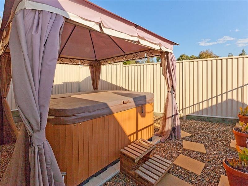 12 Cola Crescent, Wynnum West QLD 4178