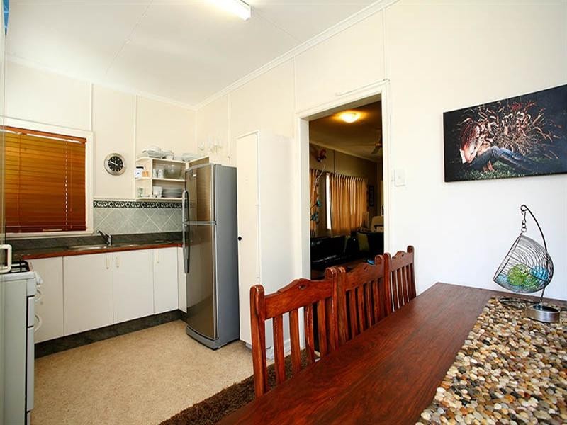 66 McIlwraith Avenue, Norman Park QLD 4170