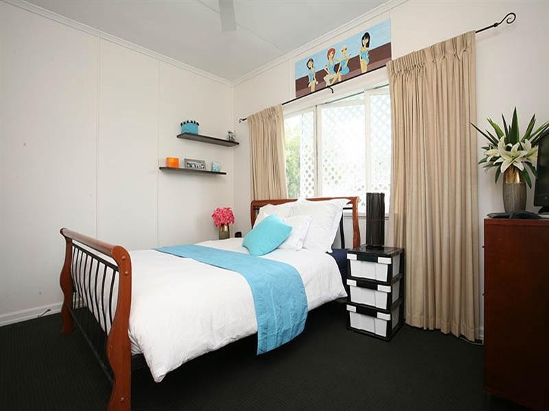 66 McIlwraith Avenue, Norman Park QLD 4170