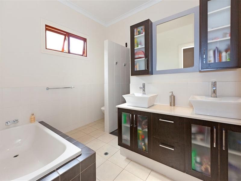 74A Shakespeare Street, Coorparoo QLD 4151