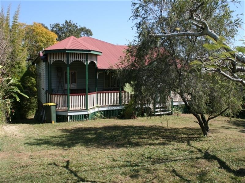 15 Hall Avenue, Norman Park QLD 4170