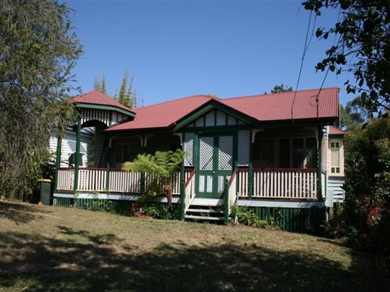 15 Hall Avenue, Norman Park QLD 4170