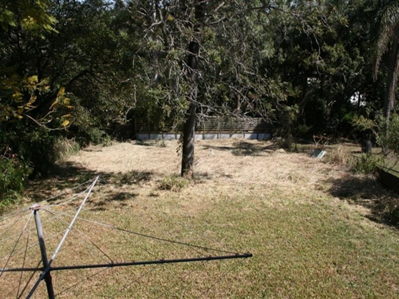 15 Hall Avenue, Norman Park QLD 4170