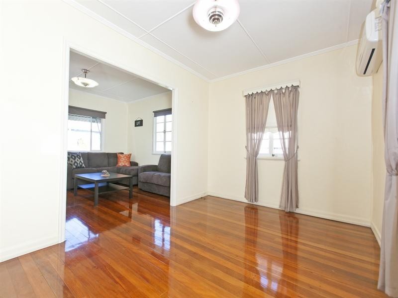 76 Brisbane Avenue, Camp Hill QLD 4152