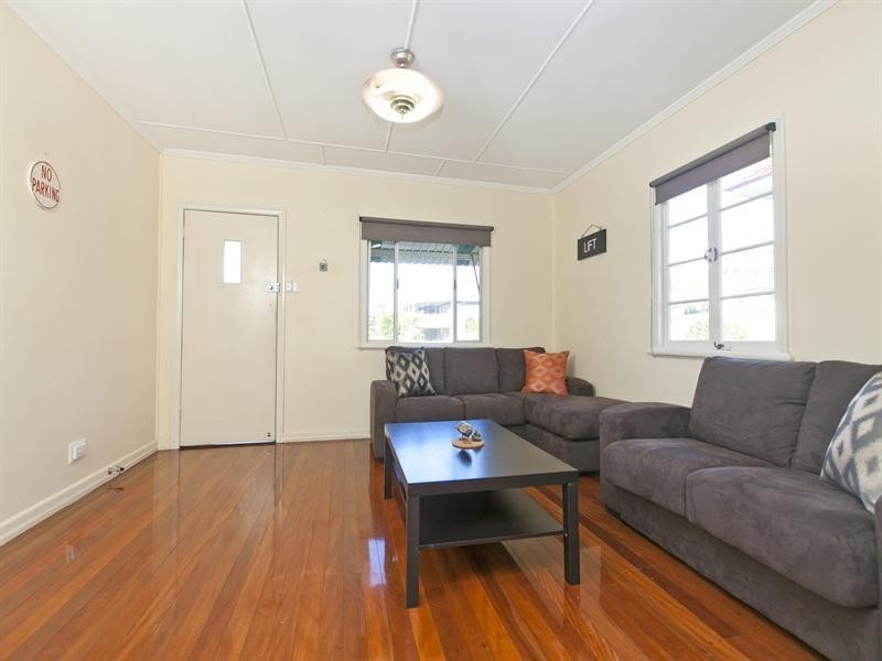 76 Brisbane Avenue, Camp Hill QLD 4152