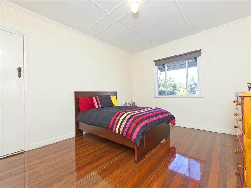 76 Brisbane Avenue, Camp Hill QLD 4152