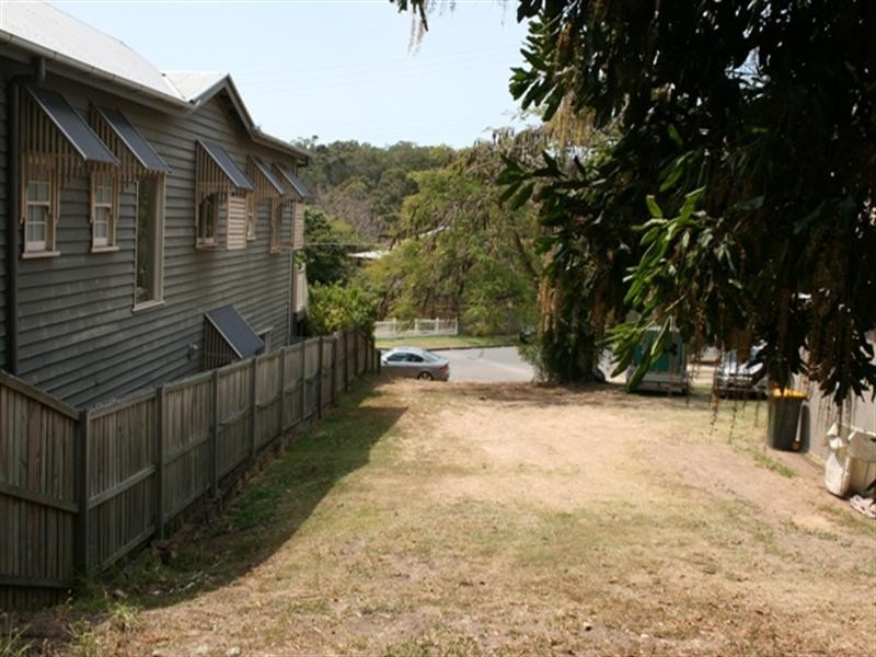 81 Hipwood Street, Norman Park QLD 4170