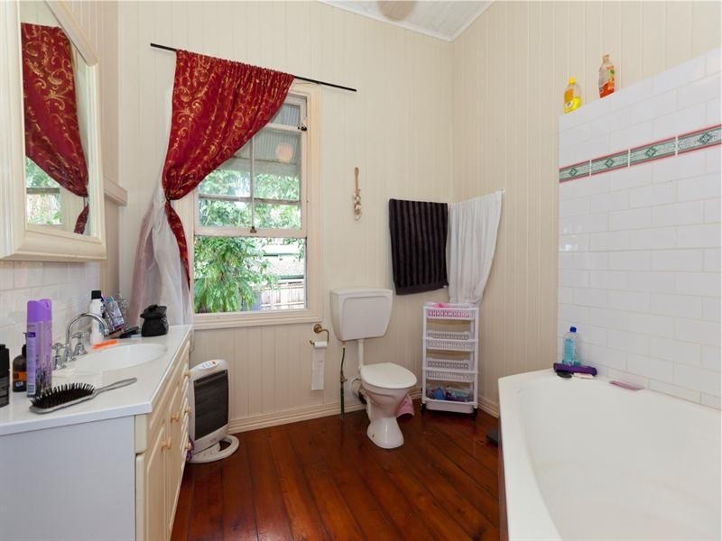 22 Moore Street, Morningside QLD 4170