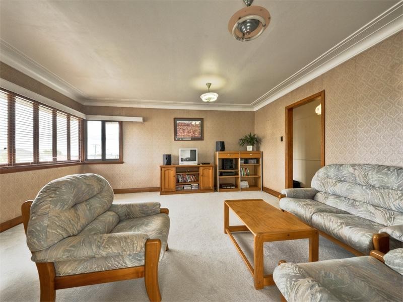 84 Molloy Road, Cannon Hill QLD 4170