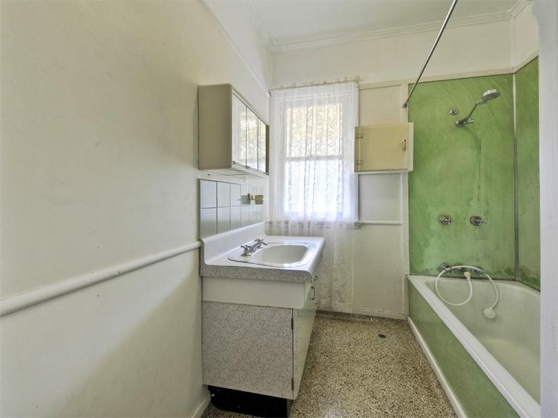 84 Molloy Road, Cannon Hill QLD 4170