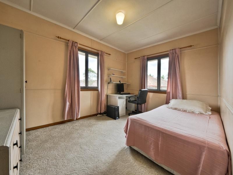 84 Molloy Road, Cannon Hill QLD 4170