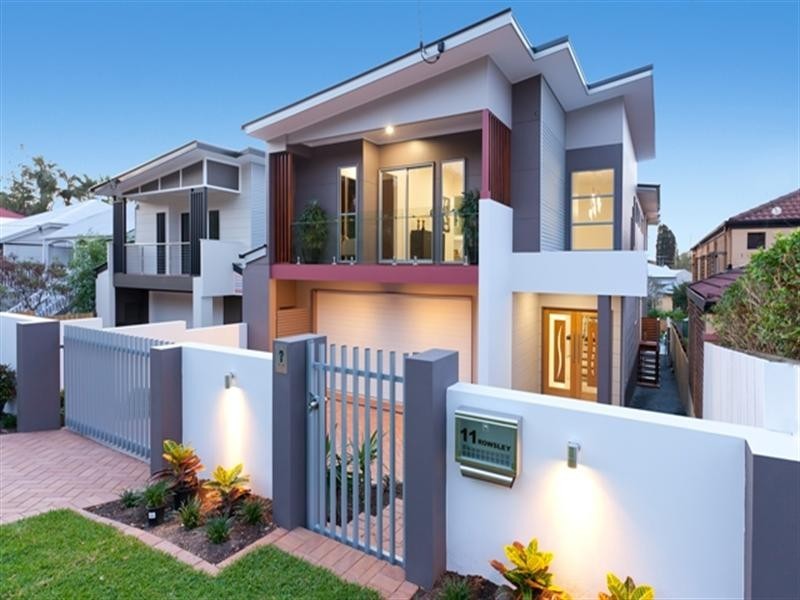 11 Rowsley Street, Greenslopes QLD 4120