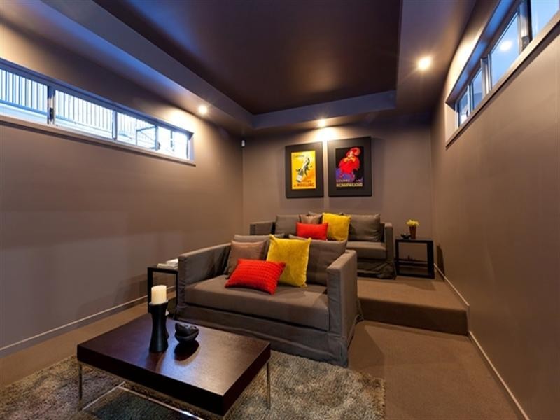 11 Rowsley Street, Greenslopes QLD 4120