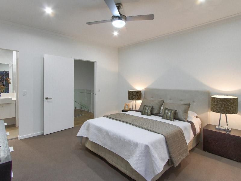 11 Rowsley Street, Greenslopes QLD 4120