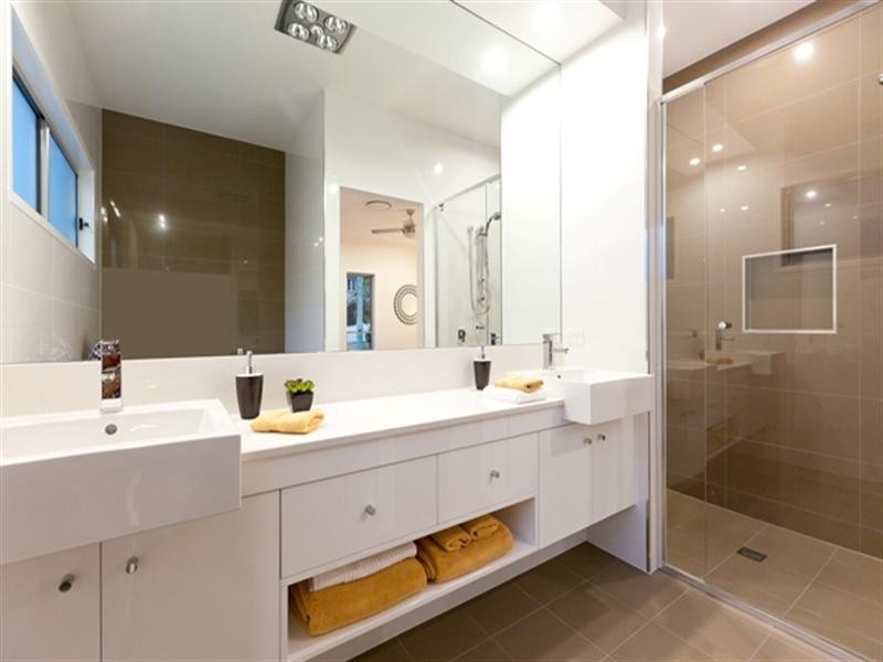 11 Rowsley Street, Greenslopes QLD 4120