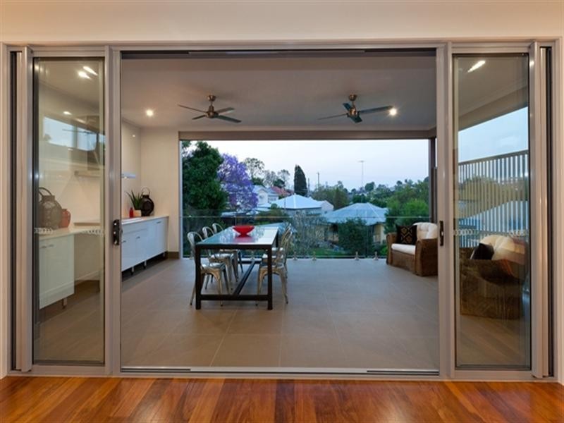 11 Rowsley Street, Greenslopes QLD 4120