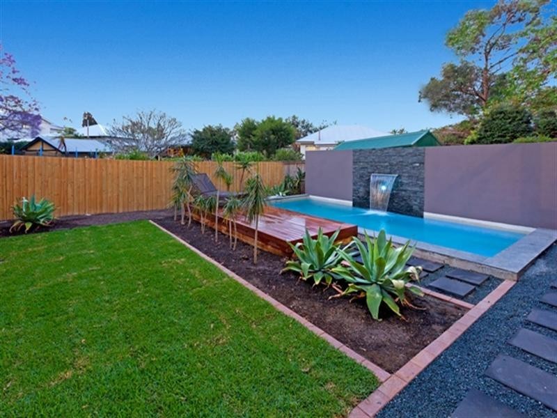 11 Rowsley Street, Greenslopes QLD 4120