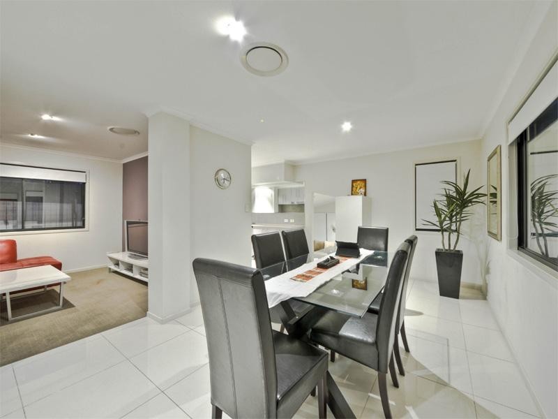 8 Favius Avenue, Seven Hills QLD 4170