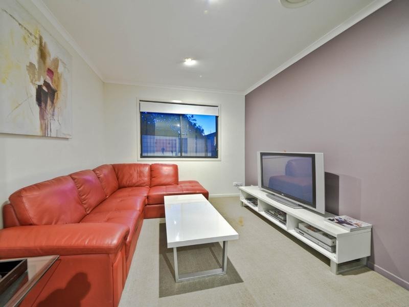 8 Favius Avenue, Seven Hills QLD 4170