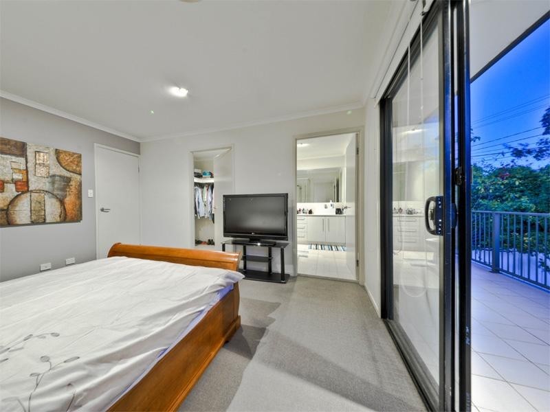 8 Favius Avenue, Seven Hills QLD 4170