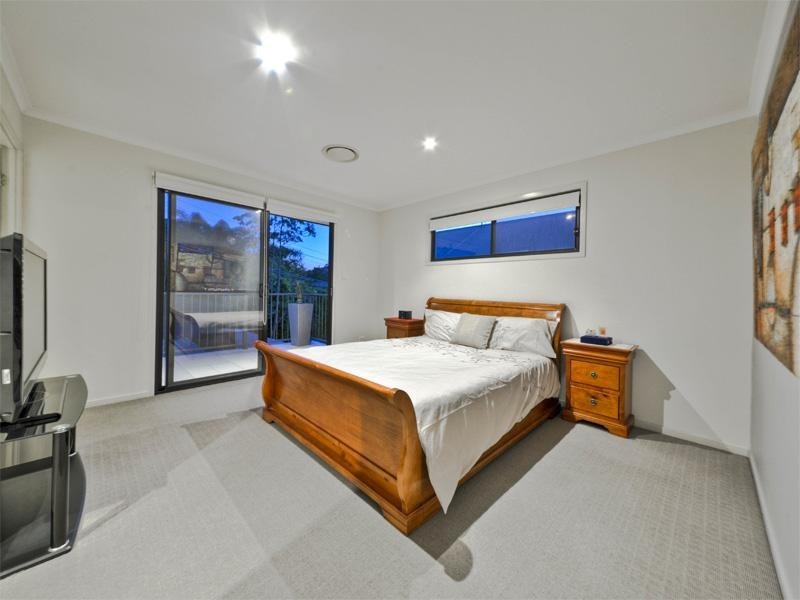 8 Favius Avenue, Seven Hills QLD 4170