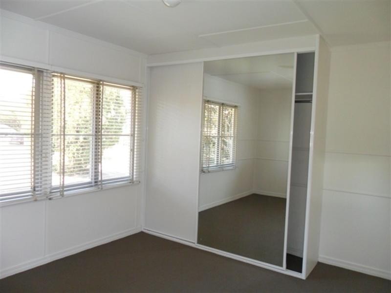 25 Errey Street, Camp Hill QLD 4152