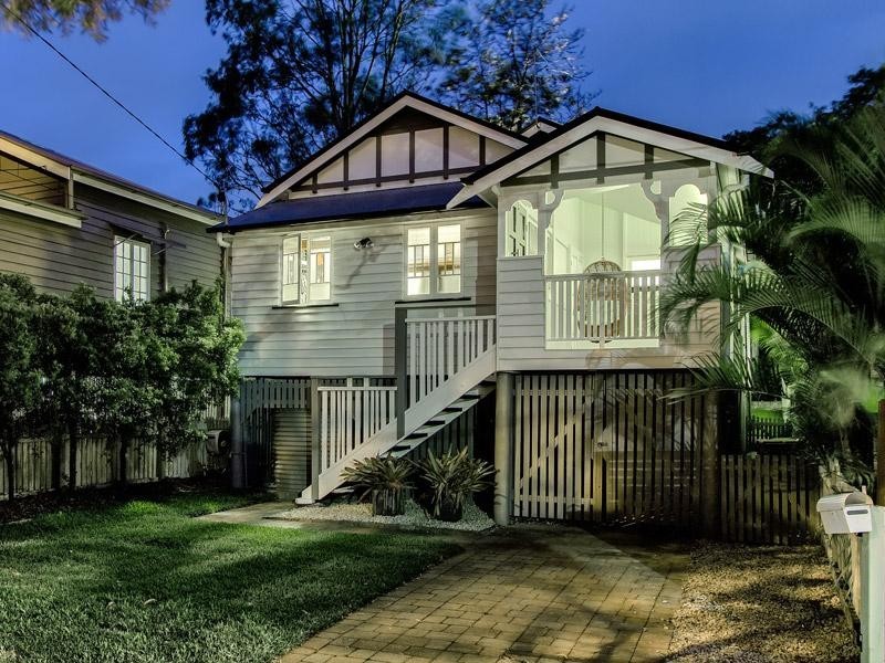 84 Riding Road, Hawthorne QLD 4171
