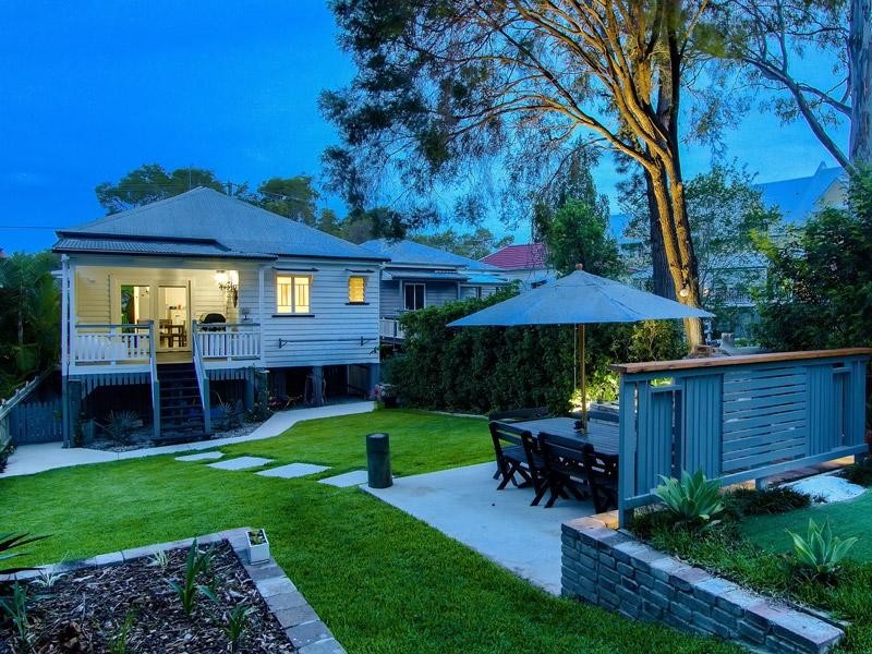 84 Riding Road, Hawthorne QLD 4171