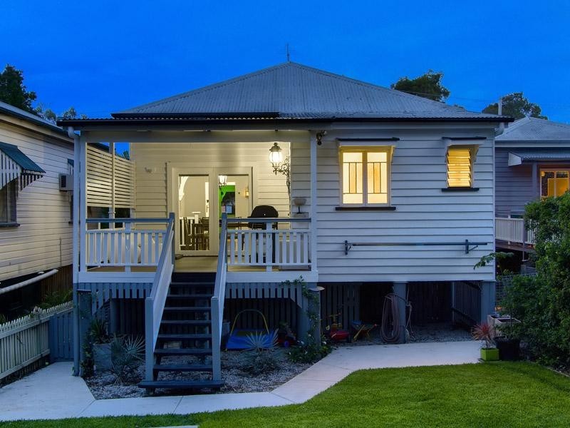 84 Riding Road, Hawthorne QLD 4171