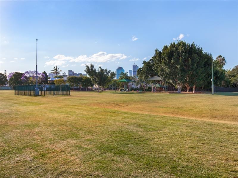 2/143 Baines Street, Kangaroo Point QLD 4169