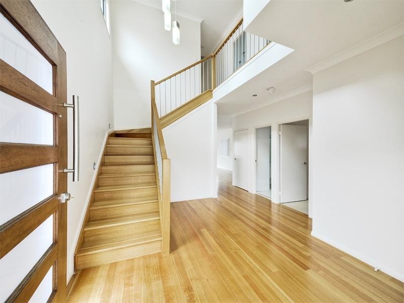 24 Viminal Hill Crescent, Seven Hills QLD 4170