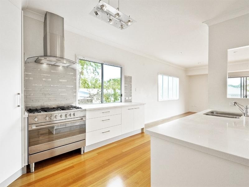 24 Viminal Hill Crescent, Seven Hills QLD 4170