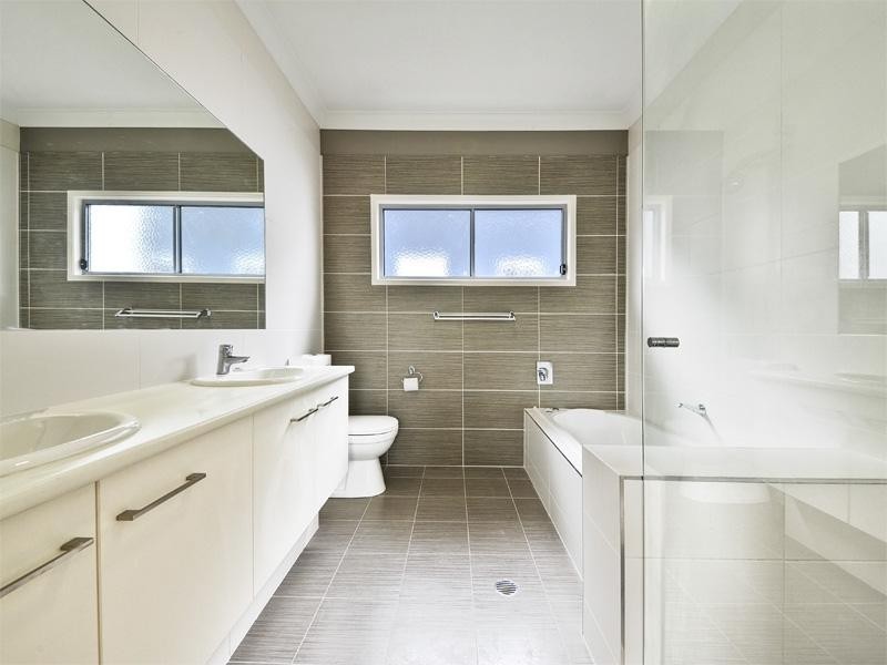 24 Viminal Hill Crescent, Seven Hills QLD 4170