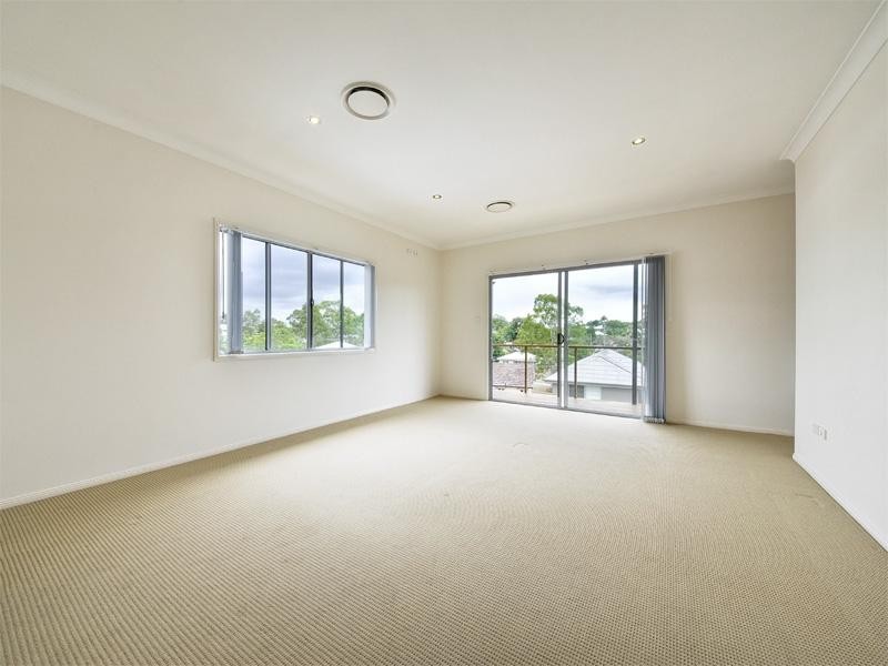 24 Viminal Hill Crescent, Seven Hills QLD 4170