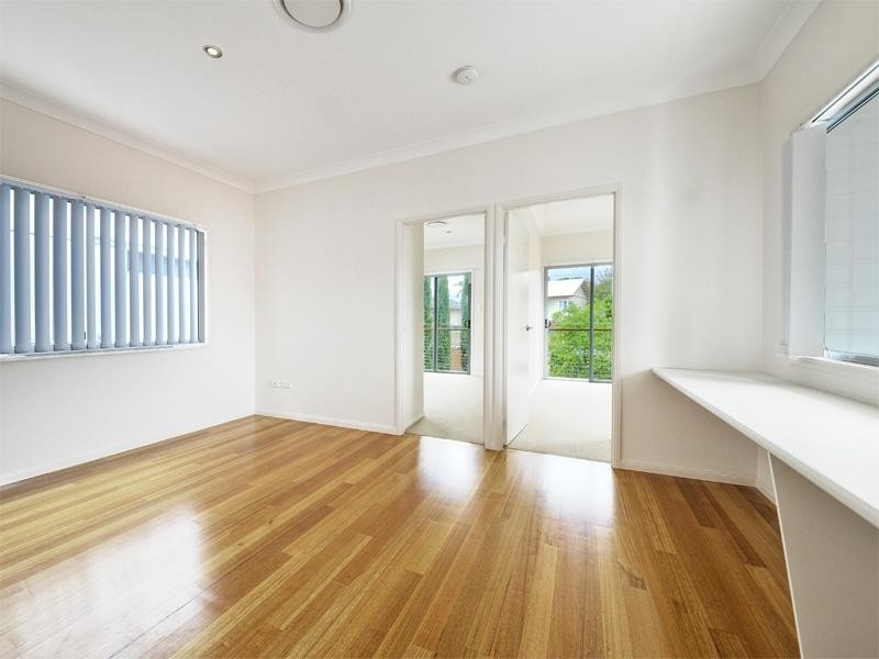 24 Viminal Hill Crescent, Seven Hills QLD 4170