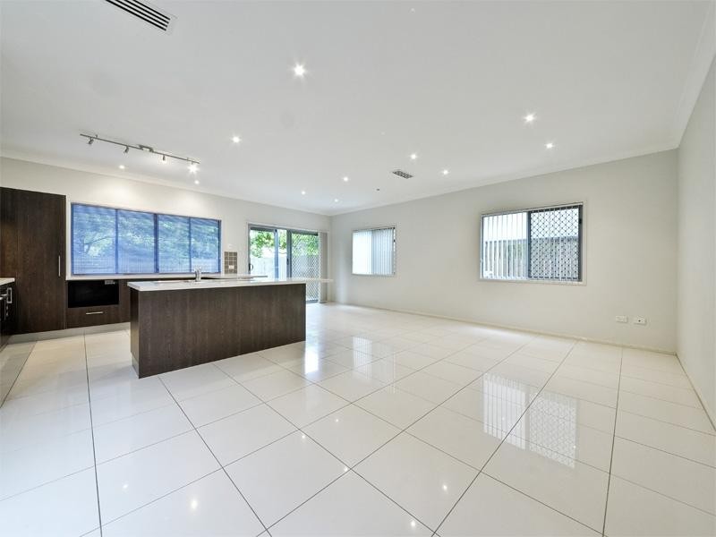 16 Cowper Street, Bulimba QLD 4171