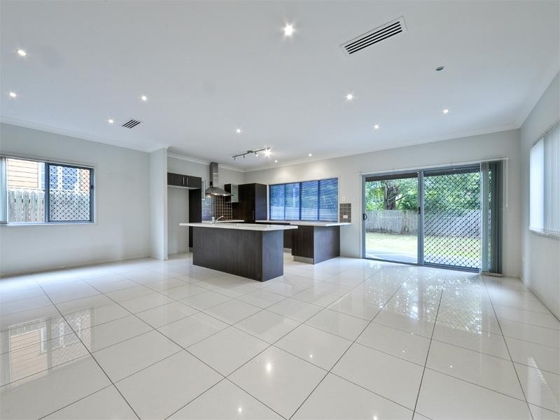 16 Cowper Street, Bulimba QLD 4171