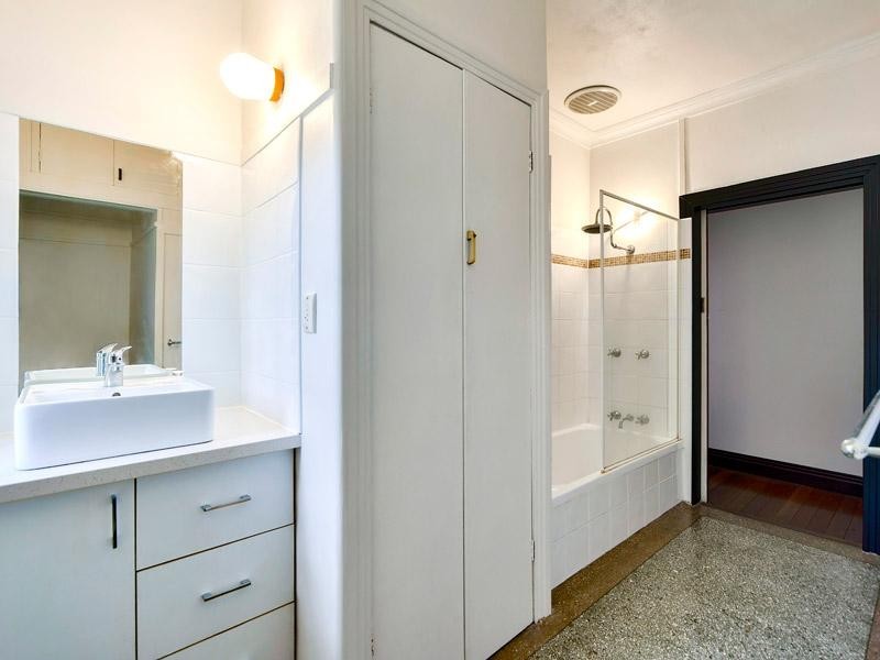 54 Junction Road, Morningside QLD 4170